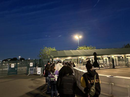 Line for the bus