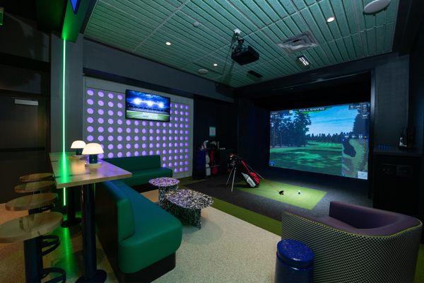 Stadium Club offers 8 pro-level sport simulators featuring 13 games:  golf (choice of 48 courses), football, baseball and more