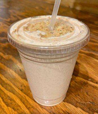 Peanut Butter Banana Smoothie: Peanut butter, bananas, strawberries, milk and granola.