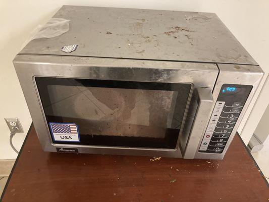 Disgusting exterior of microwave.