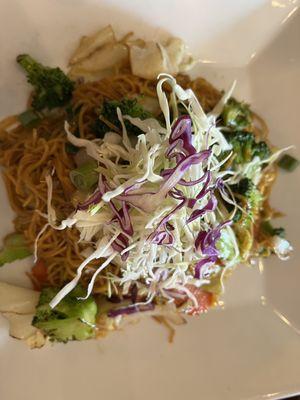 Low mein with veggies.