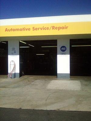 Auto shop front entrance to the garage's repair shop.