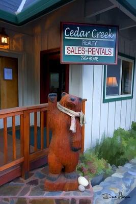 Our friendly carved bear welcomes you to Arnold!