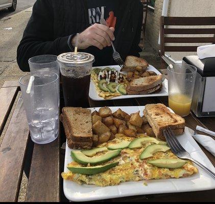 Jalapeño omelettes and home fries!!