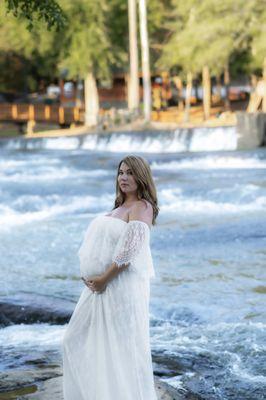 Maternity Photoshoot @ Hurricane Shoals Park taken by Jan Butler Photography.