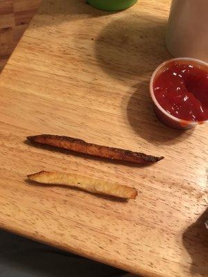 Bottom: wha a fry should look like   Top: what 90% of my fries looked like, charcoal   Also, I ordered Cajun and these there not seasoned