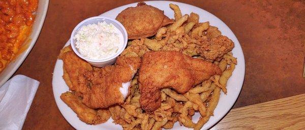 The Galley's Ultimate Fried Seafood Platter