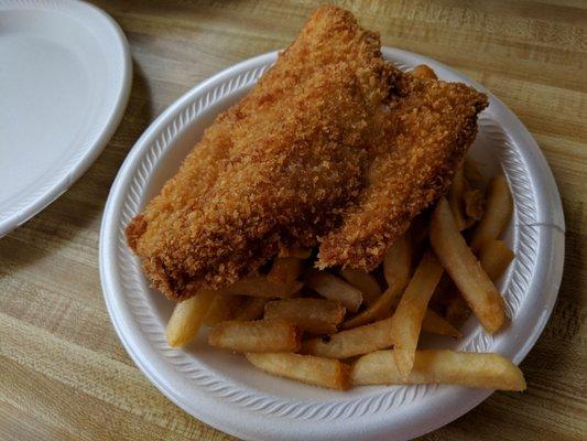 Fish filet with fries.