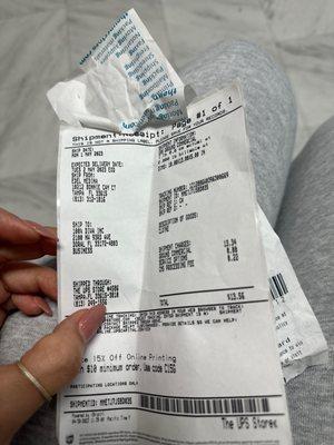 Aqui está mi return ,encima pago y se quedan también con la ropa diciendo q está rota o en mal estado ,risa dan ‍