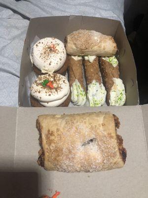 Cannoli, Large Carrot cake cupcake