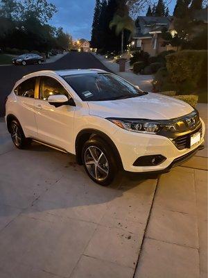 2021 HR-V EX-L with platinum white pearl exterior and all black leather interior. Beautifully designed, safe and fun to drive!