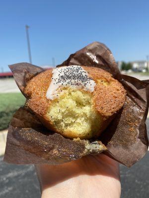 Lemon poppyseed muffin