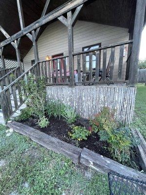 Cute porch set up!