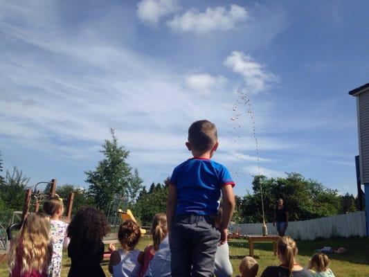 Science experiment with Mentos and Soda!