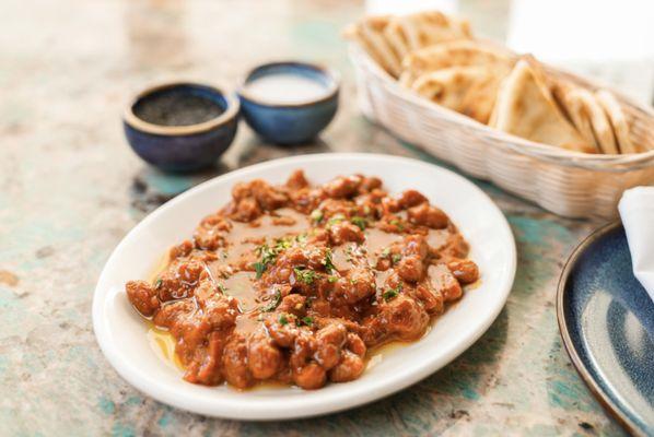 Greek style baked beans with tomato sauce ,olive oil and herbs.