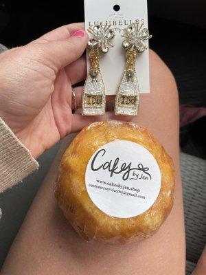 I do earrings and a lemon cake!