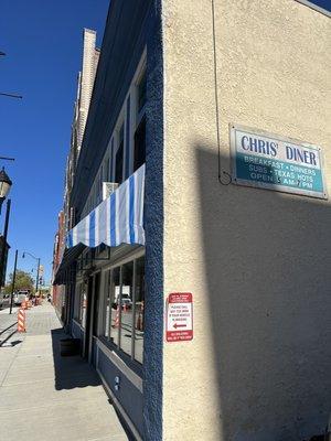 Side view of front entrance near the restaurant parking