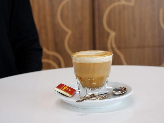 Cortado with griffen in background