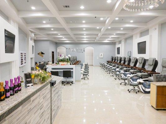 Creative Nail Lounge