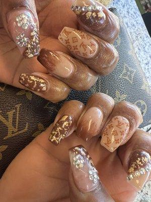 Top nails