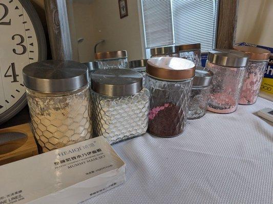 Powders organized in jars