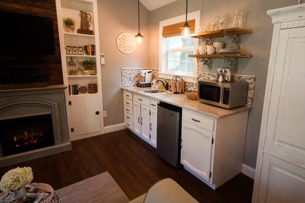 Electric fireplace and kitchenette of Nan's Cottage