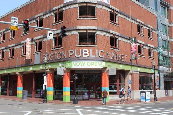 The main entrance on the corner of Congress and Hanover Streets