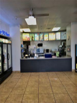 Oh so crappy, blurry pic of the front counter