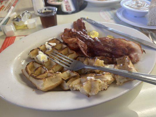 Belgium waffle, 4 slices of bacon, 2 scrambled eggs and syrup.