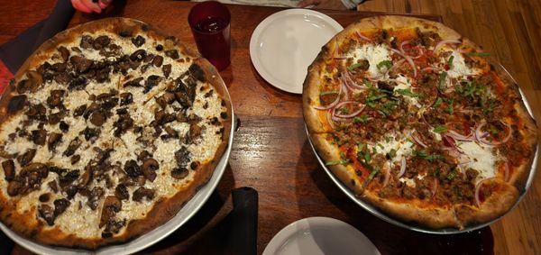 Funghi and stracciatella with sausage