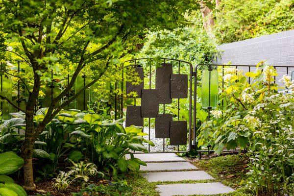 Lake Washington landscape with rich indoor-outdoor living, while featuring a plant palette of low maintenance native plants.