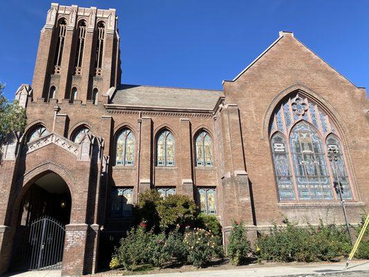 Pilgrim Congregational Church on Garey Ave