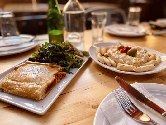 Ensaladilla rusa y empanada gallega