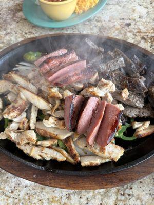 Bee Fajita de Res O Pollo a la Parrilla (for Two)  Beef and Chicken Fajitas