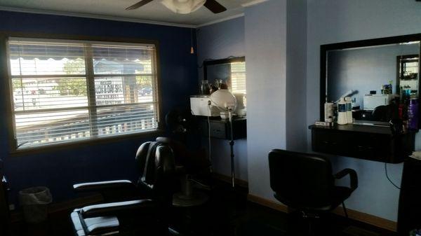 LAST TWO HAIR STATIONS FOR RENT PLEASE CALL CHRISTINE 407-339-8111