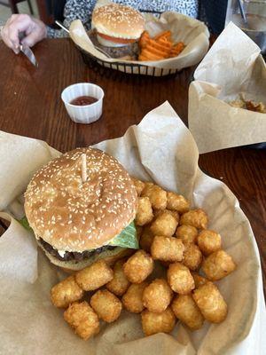 Cheese burger with tots