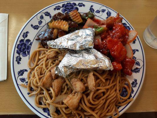 Combination plate C: Szechuan Beef, Sweet and Sour Pork, Chicken Chow Mein and Paper Chicken. (Succulent dark meat in the packets.)