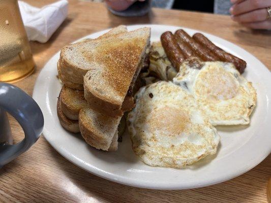 2 eggs, toast, potato's and sausage links