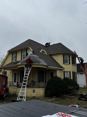 Call for your new roof replacement or roof repairs were doing all of it. 810627495.