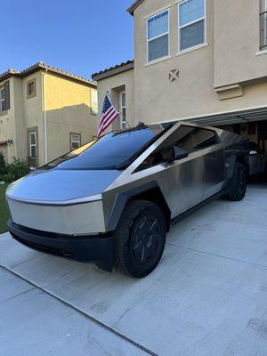 TESLA CYBERTRUCK