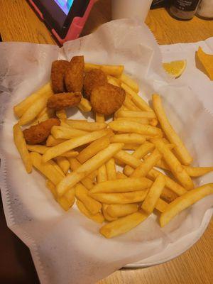 Kids nuggets and fries