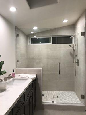 Master glass shower doors