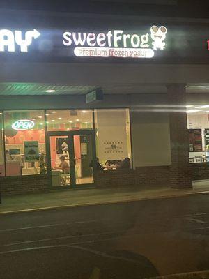 sweetFrog Premium Frozen Yogurt