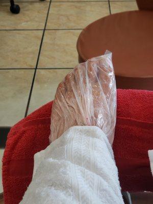 The paraffin wax doesn't even cover my toes...wtf? First and the last time I come here.  Boo.