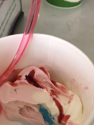 Frozen strawberry yogurt with raspberry topping