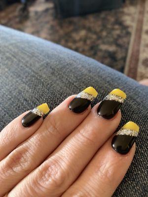 Bruin's nails by Vivian!