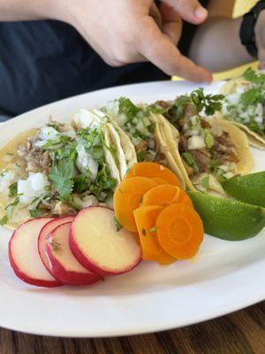 Tacos w carnitas