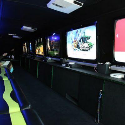 Reay to party on videogamebus.com 818-391-8191