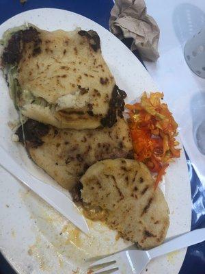 Pupusa Mixta Pupusa de Jalapeno y Queso Pupusa Frijol y Queso