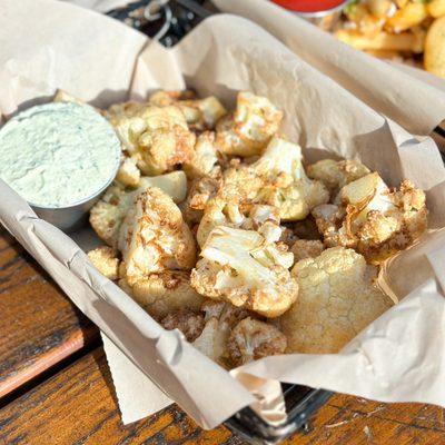 Quick-Fried Cauliflower Florets. Photo by @martiwantsmore